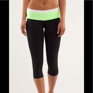 Lululemon Run - Proceed with speed crops faded Zap Petite dot & black size 6